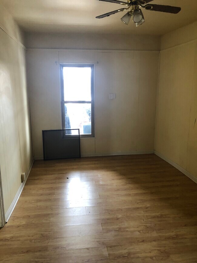 Building Photo - 229 Ravine St