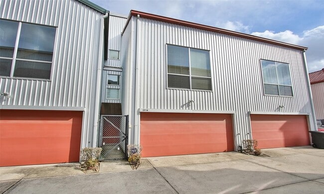 Building Photo - 2914 Commerce St