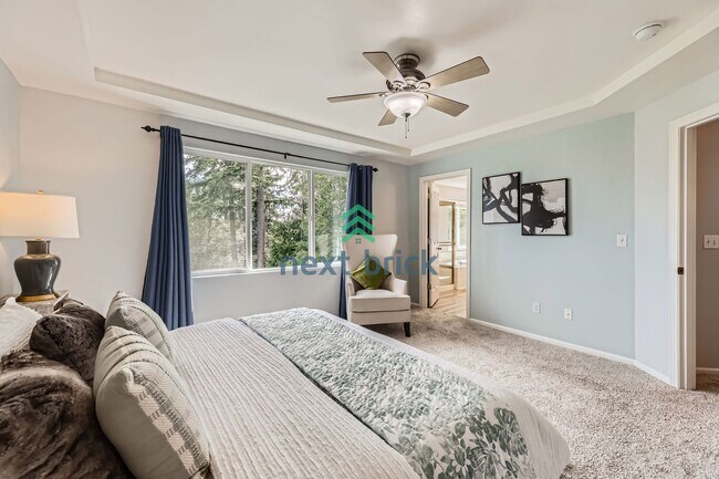 Building Photo - A beautiful 3 bedrooms and 2.5 bathrooms h...