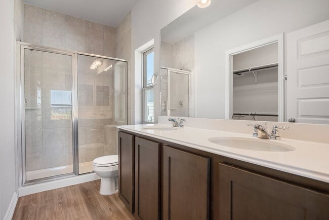 Building Photo - GORGEOUS 3 BEDROOM DUPLEX LOCATED IN CONVERSE, TX!