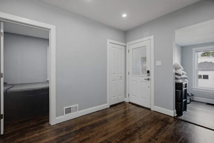 Building Photo - 2430 N Normandy Ave