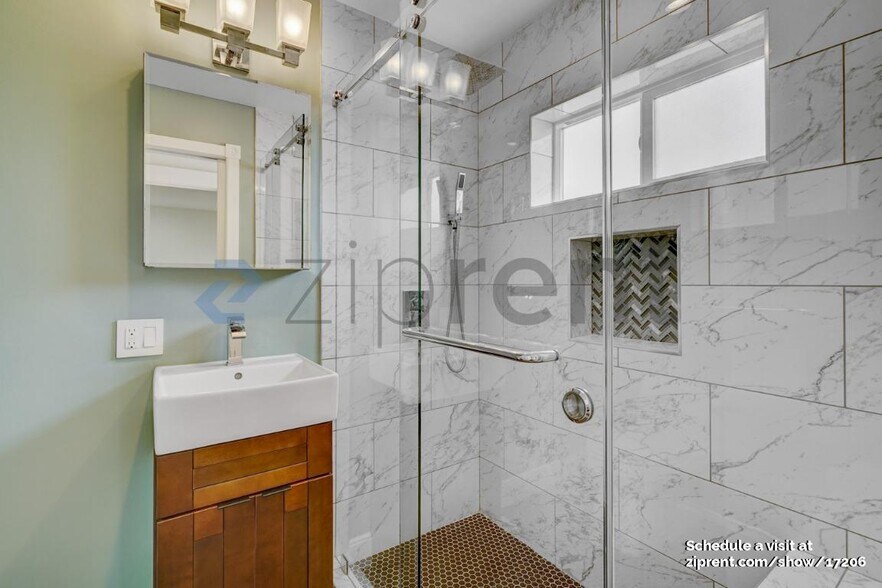 Building Photo - 537 Moultrie St