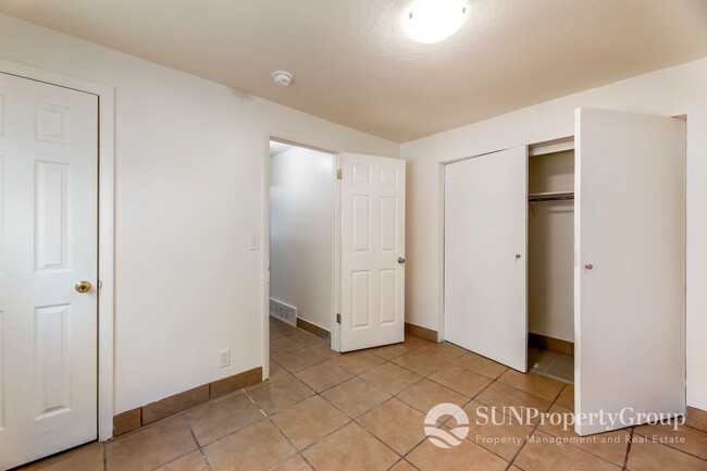 Building Photo - Updated Duplex In Great West Valley Area