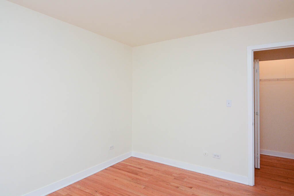 Building Photo - 628 W Wrightwood Ave