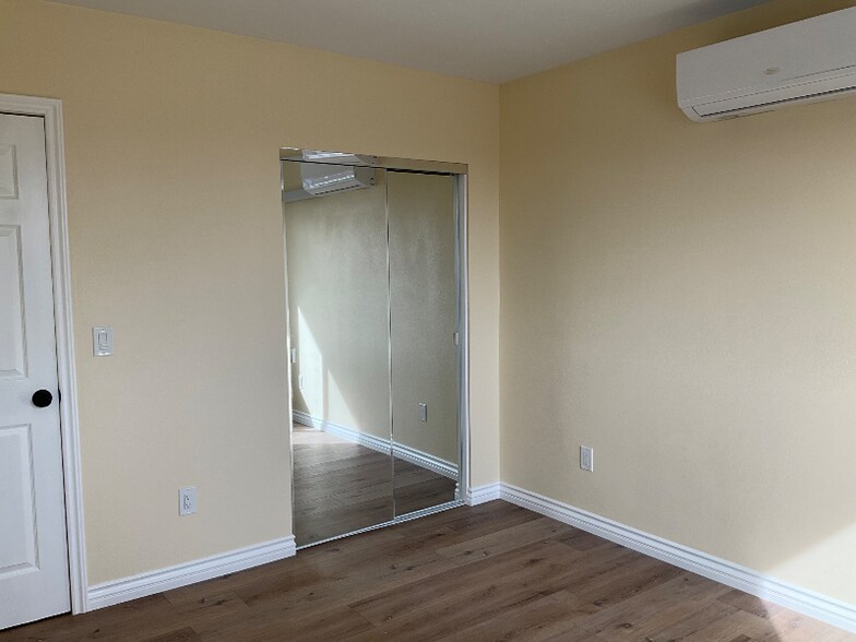 Building Photo - 1116 Clela Ave