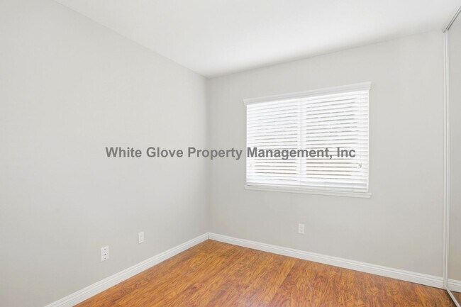 Building Photo - Beautiful Irvine Home with Wood Floors, Fireplace & Private Backyard