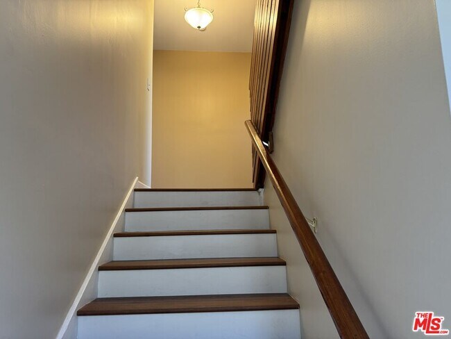 Building Photo - 2024 W 12th St