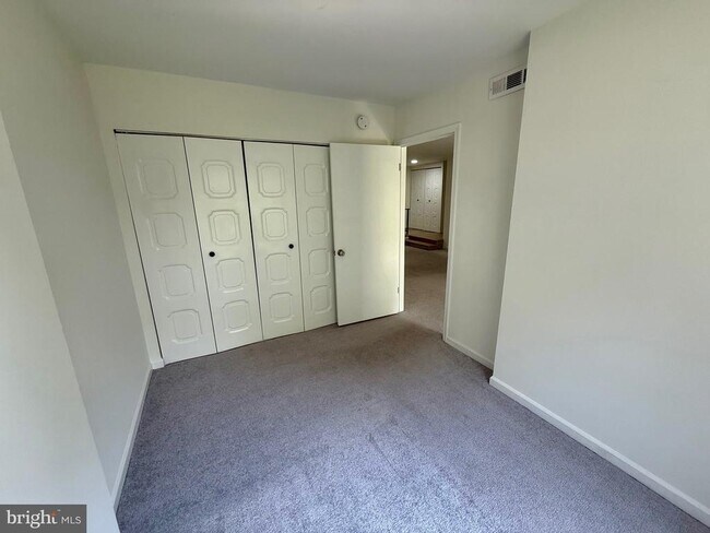 Building Photo - 15 Silverwood Cir