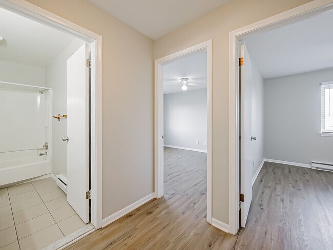 Building Photo - 825 S Grand Ave