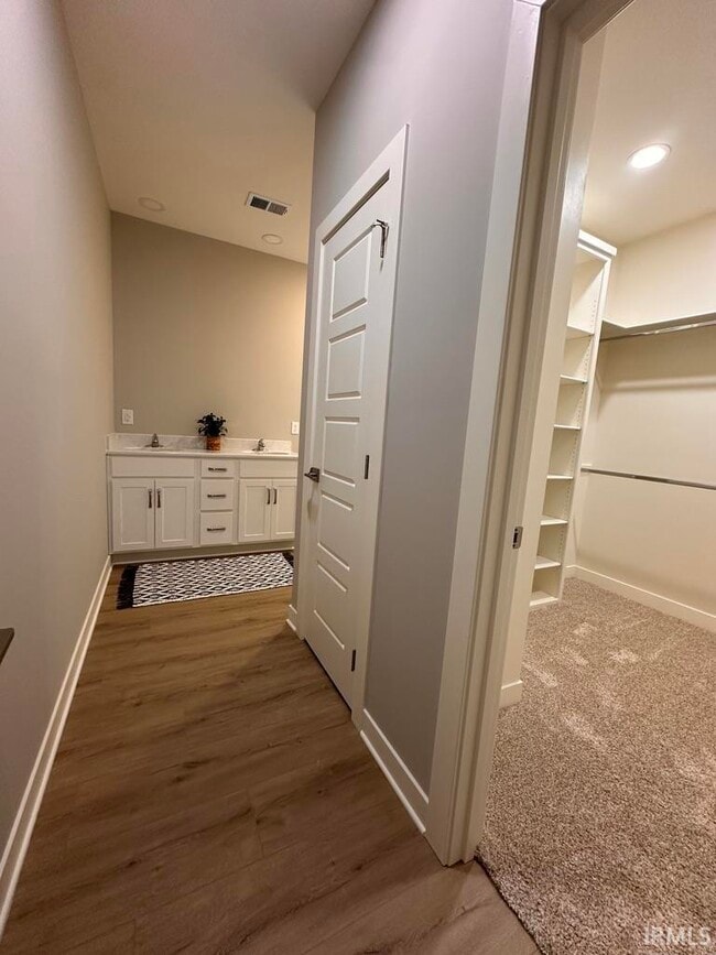 Building Photo - 3795 High Pointe Dr