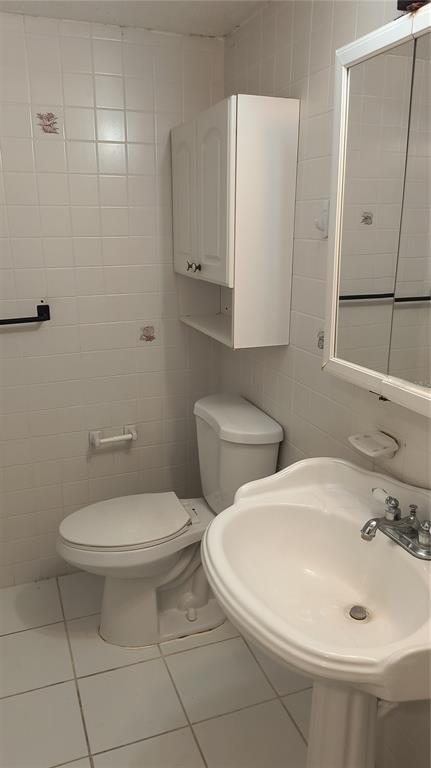 Building Photo - 2525 W Bay Dr