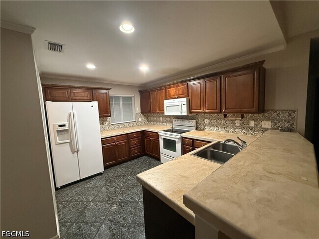 Building Photo - 1713 SW 10th Pl