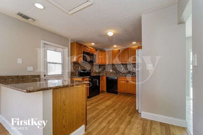 Building Photo - 7872 SW 4th Pl