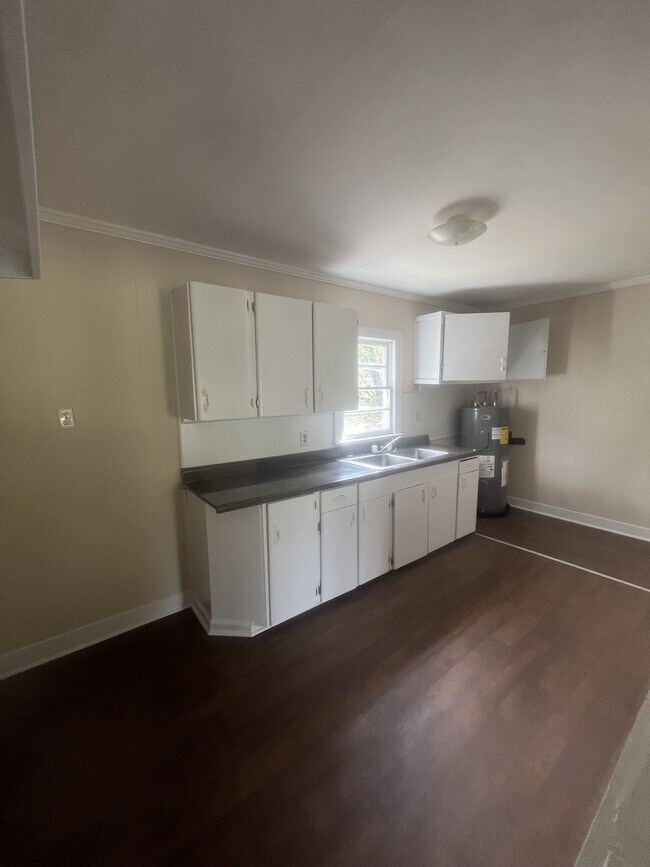 Building Photo - 207 State St