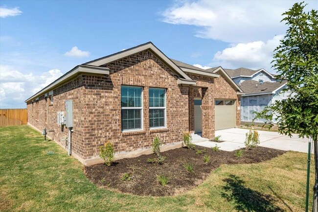Building Photo - 425 Escondido Cir