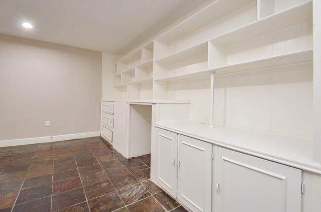Building Photo - 6741 Limestone St