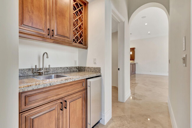 Building Photo - 953 Banyan Dr