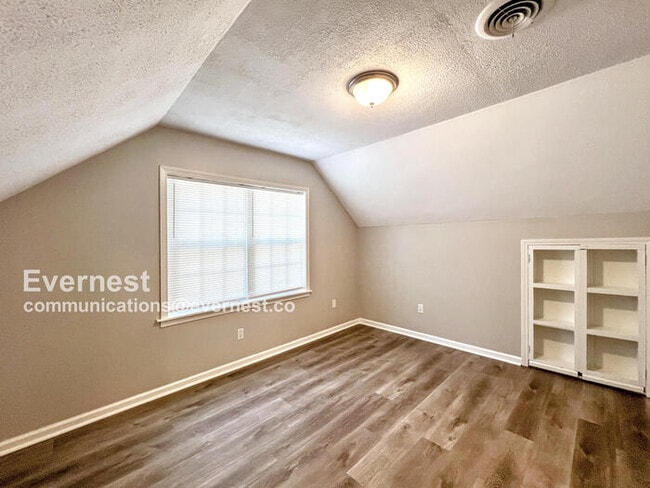 Building Photo - 1369 Bennington Dr