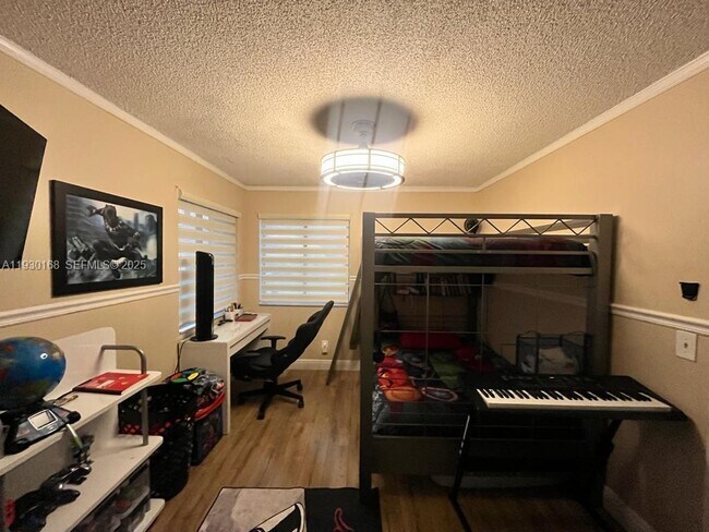 Building Photo - 930 SW 109th Ave