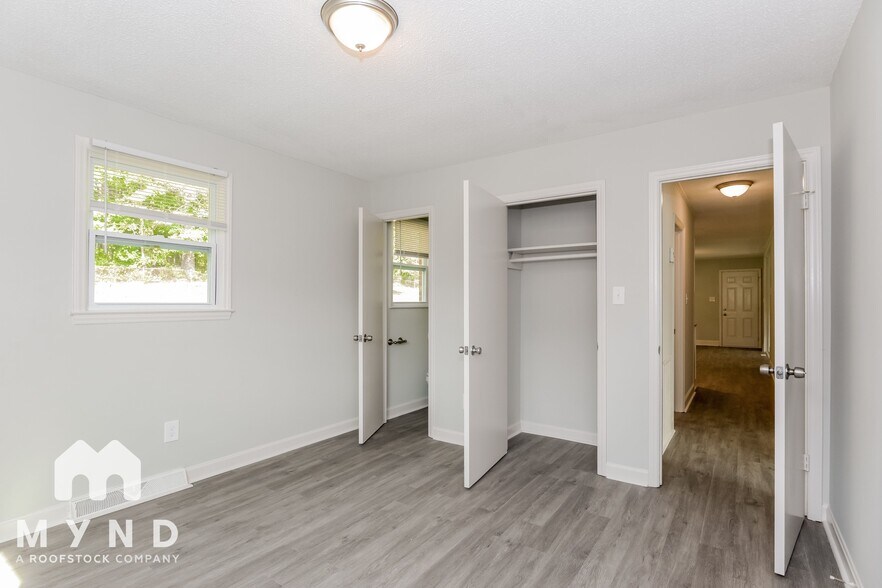 Building Photo - 310 Witten Ln