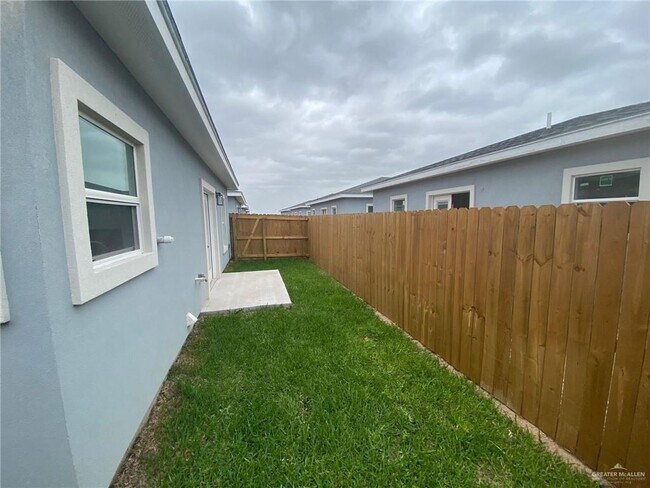 Building Photo - 12 West Dr