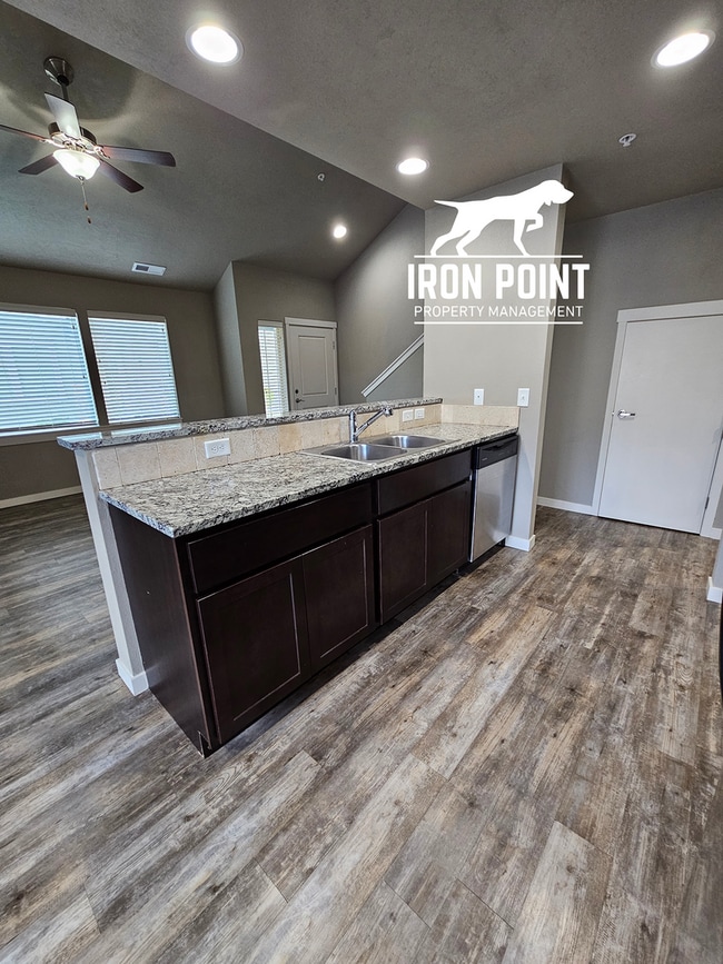 Building Photo - JE911