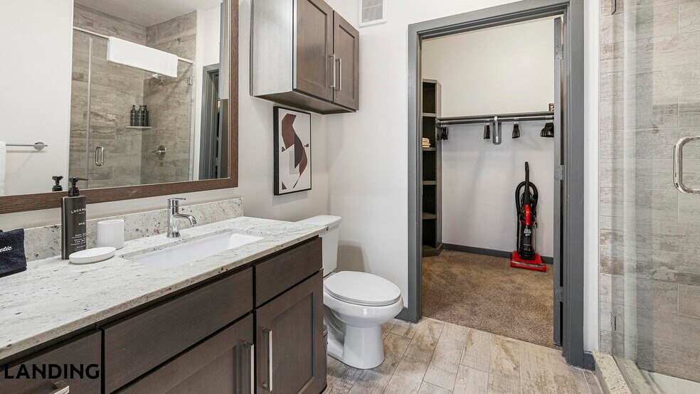 Building Photo - 3001 Crockett St