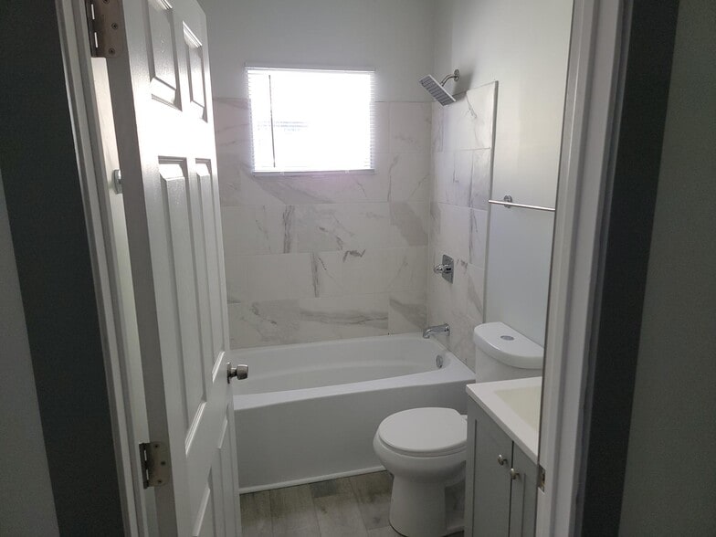 Building Photo - 1111 N Dearborn St