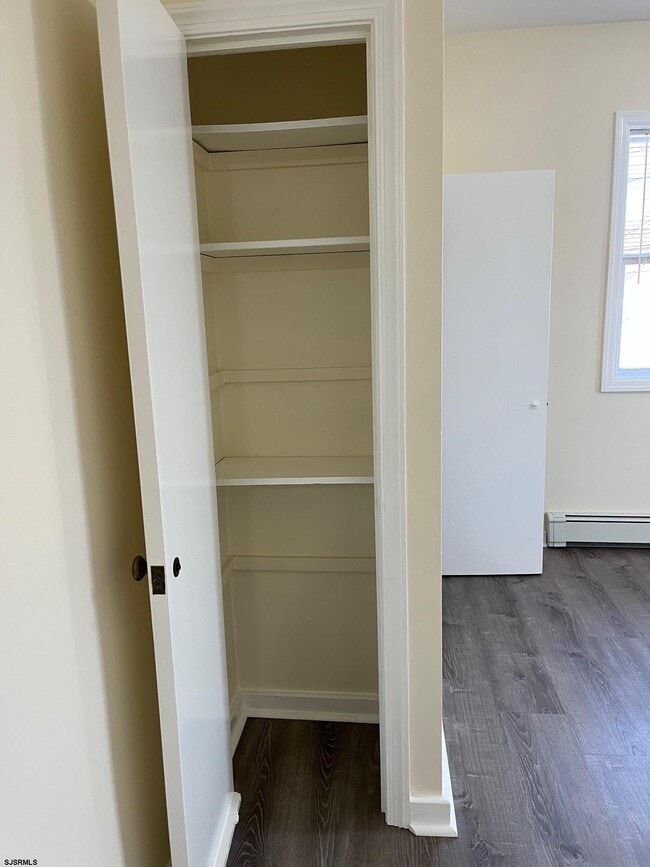 Building Photo - 16 N Sacramento Ave