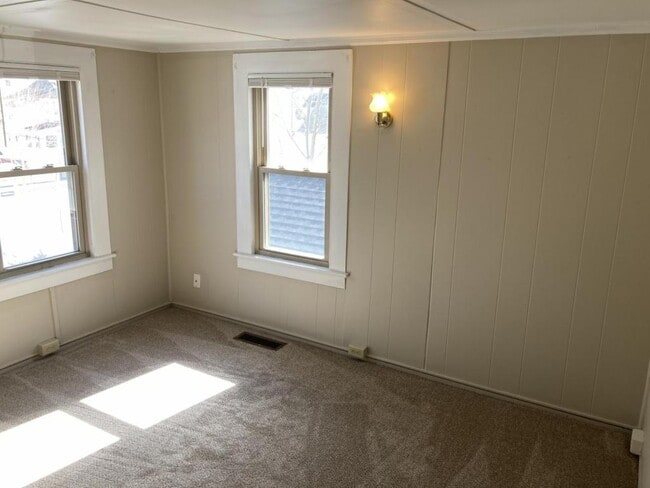 Building Photo - 27 Grove St