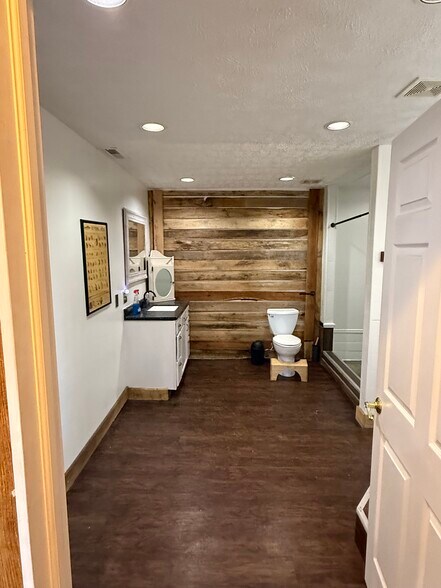 Building Photo - 13360 US Highway 62 NE