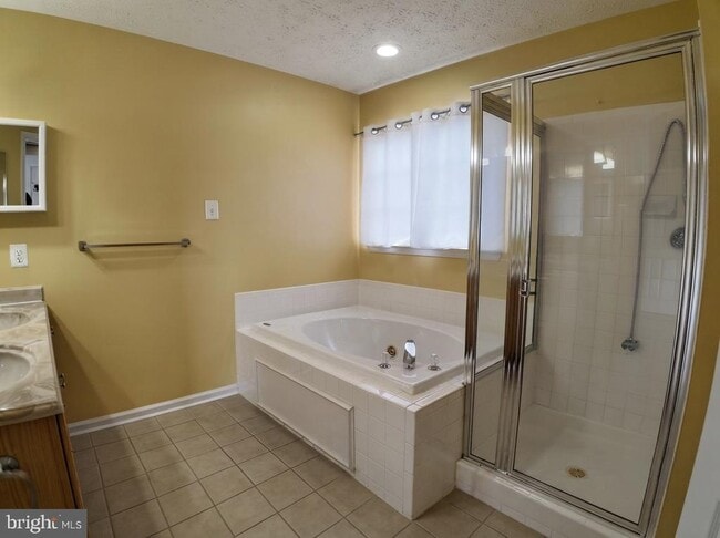 Building Photo - 9746 Harvester Cir