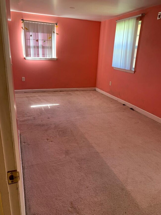 Building Photo - 5625 Saint Charles Dr