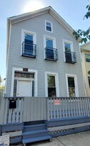 Building Photo - 1131 W 17th St