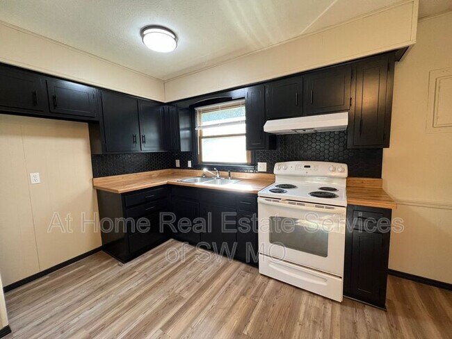 Building Photo - 519 S Hilton Ave