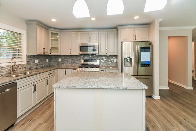 Building Photo - 287 Whaleys Lake Dr