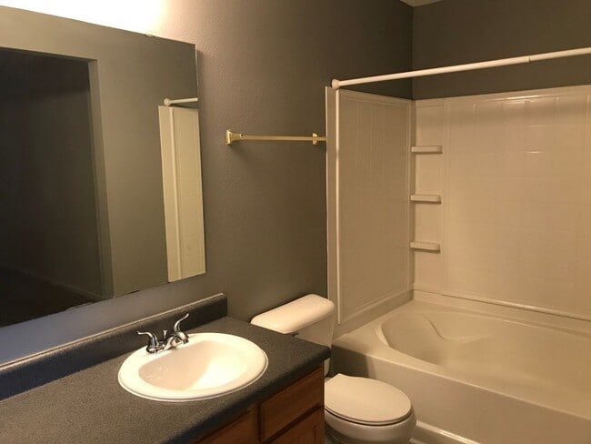 Building Photo - Franklin IN - 4 BR home