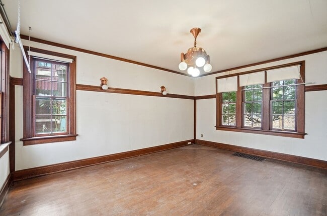 Building Photo - Private House on iuka ave Ravine – Central Campus – Newly Renovated - Flexible Pricing