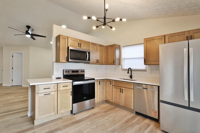 Building Photo - 989 Lavender Ln