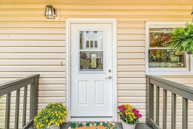 Building Photo - Asheville Rental-Kenilworth Area!