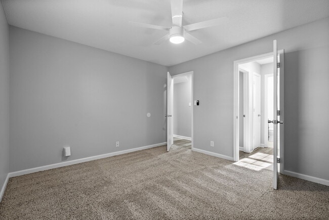 Building Photo - 3421 Oak Lawn Dr