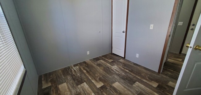 Building Photo - 5720 E Washington Rd