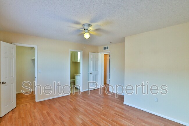 Building Photo - 860 E Brown Rd