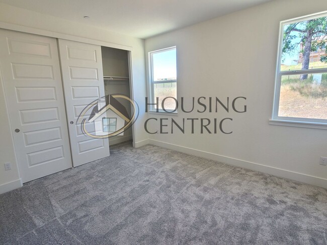Building Photo - Luxurious Newer Construction Rental Home I...
