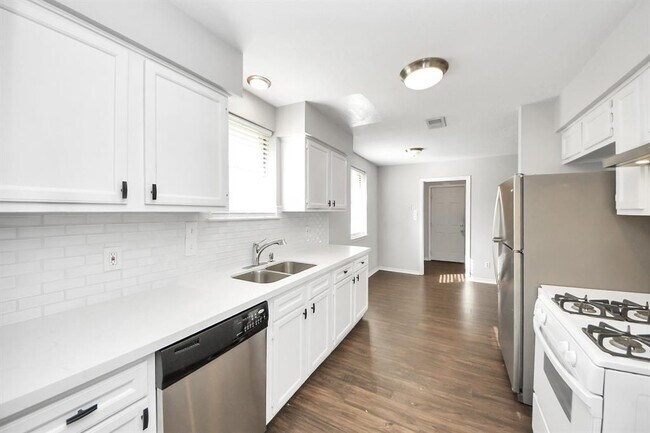 Building Photo - 15135 Chipman Ln.