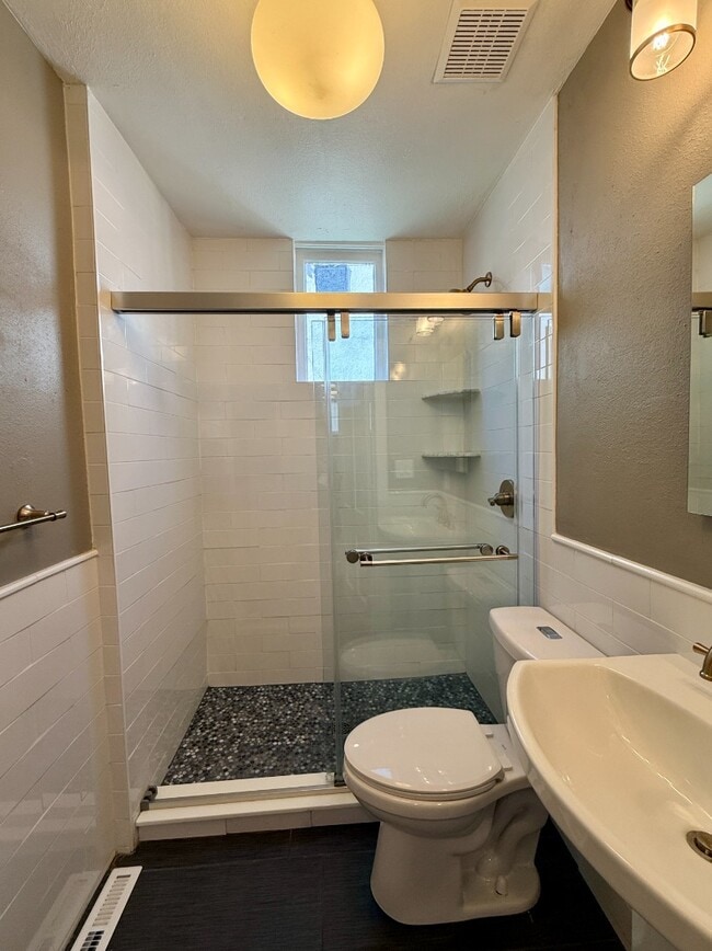 Building Photo - Charming unit for rent in Wash Park!