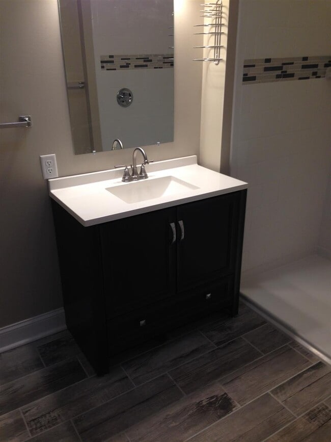 Building Photo - 5 S Center St