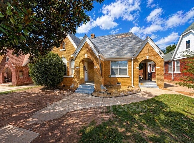 Building Photo - 939 East Dr