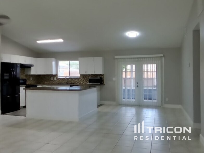 Building Photo - 2360 Date Palm Dr