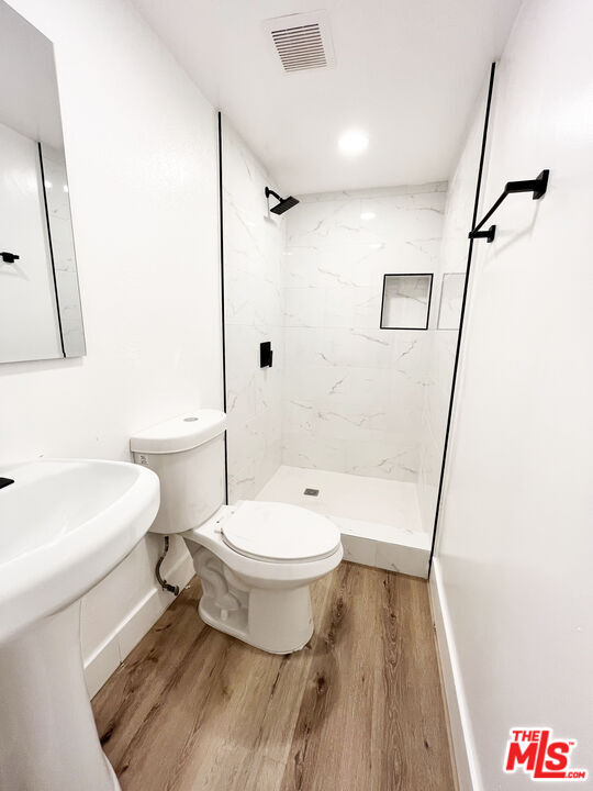 Building Photo - 11430 Cedar Ave